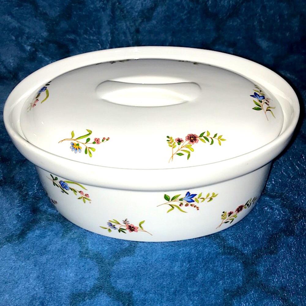 The Frieda Collection Covered Casserole Dish